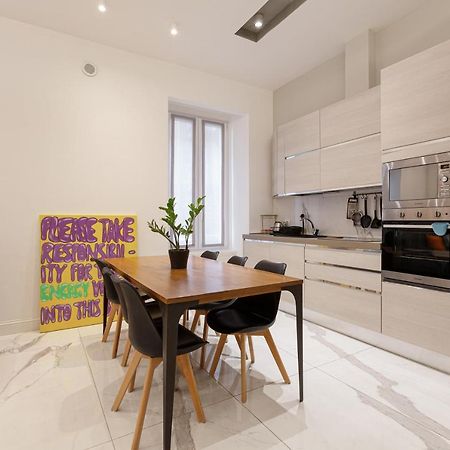 Apt Moscova- Milano Dream! Luaran gambar