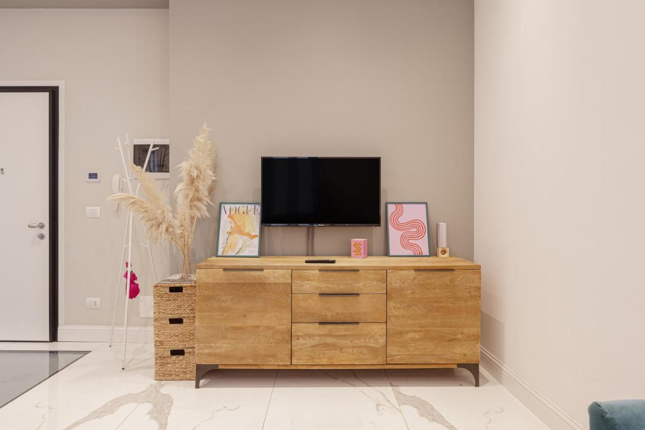 Apt Moscova- Milano Dream! Luaran gambar