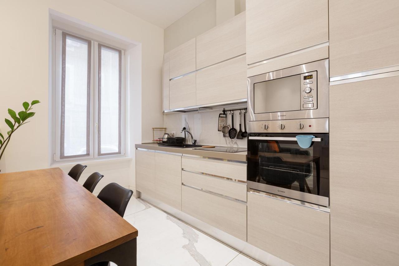 Apt Moscova- Milano Dream! Luaran gambar