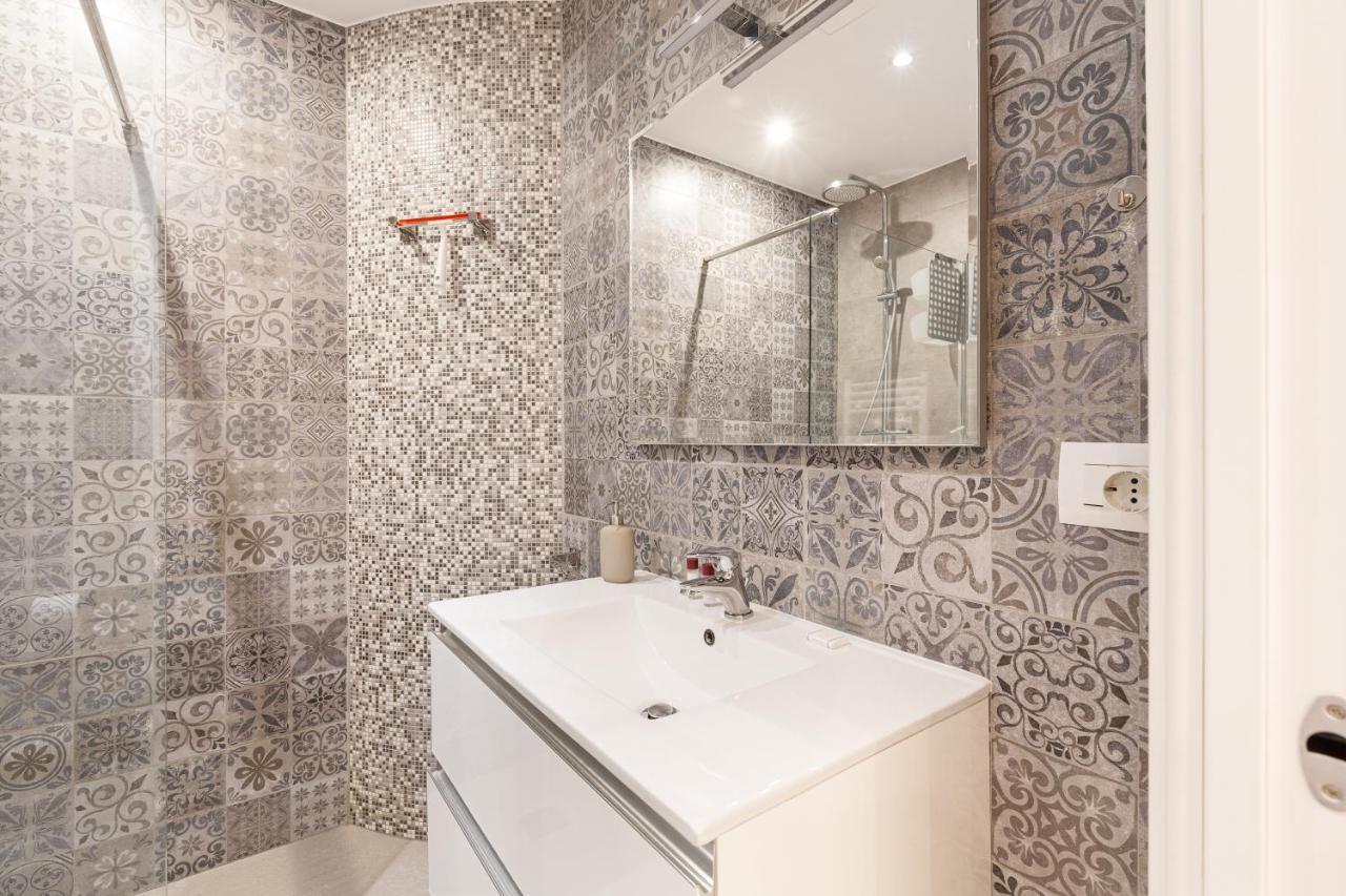 Apt Moscova- Milano Dream! Luaran gambar