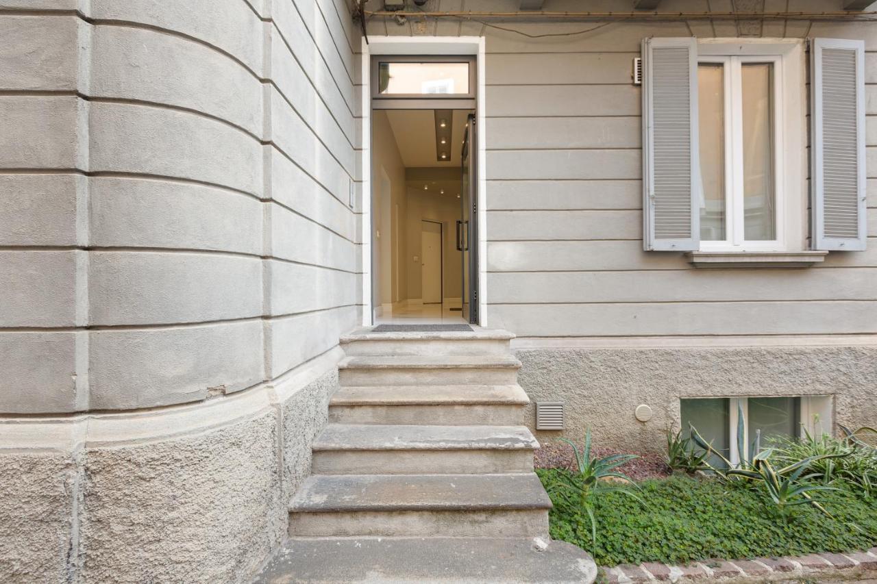 Apt Moscova- Milano Dream! Luaran gambar